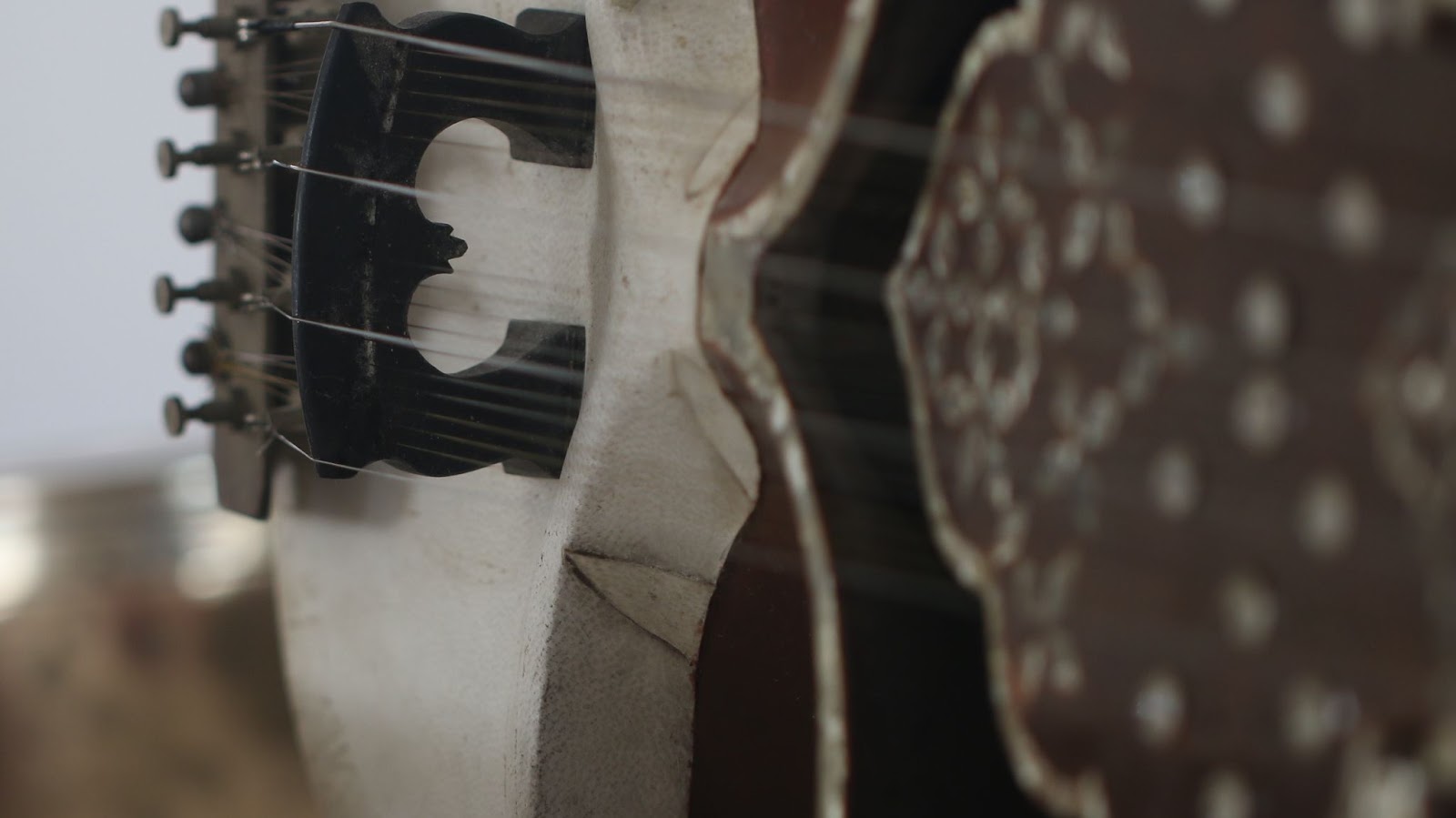 Detail van een snaarinstrument